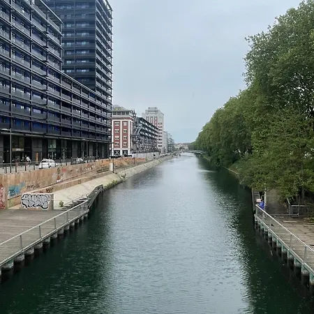 25 M2 Tour Black Swans Centre Tram C Et E Direct Parlement Europeen A 15 Minutes Arrivee 24 Sur 24 Apartment Straßburg