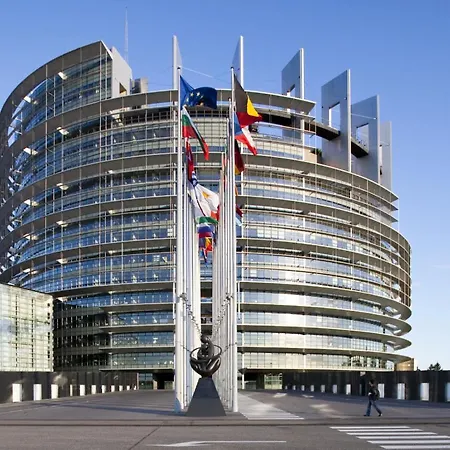 شقة 25 M2 Tour Black Swans Centre Tram C Et E Direct Parlement Europeen A 15 Minutes Arrivee 24 Sur 24 *