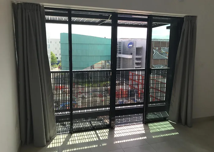 דירה 25 M2 Tour Black Swans Centre Tram C Et E Direct Parlement Europeen A 15 Minutes Arrivee 24 Sur 24