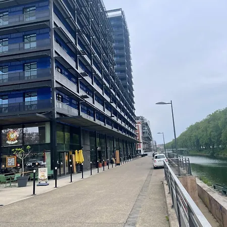 25 M2 Tour Black Swans Centre Tram C Et E Direct Parlement Europeen A 15 Minutes Arrivee 24 Sur 24 アパート ストラスブール